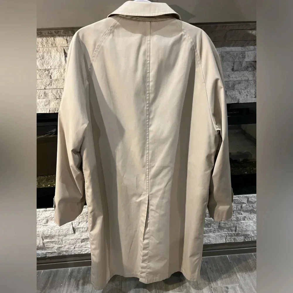 Vintage London Fog Men’s size 44 Long Trench coat, lining that can be removed